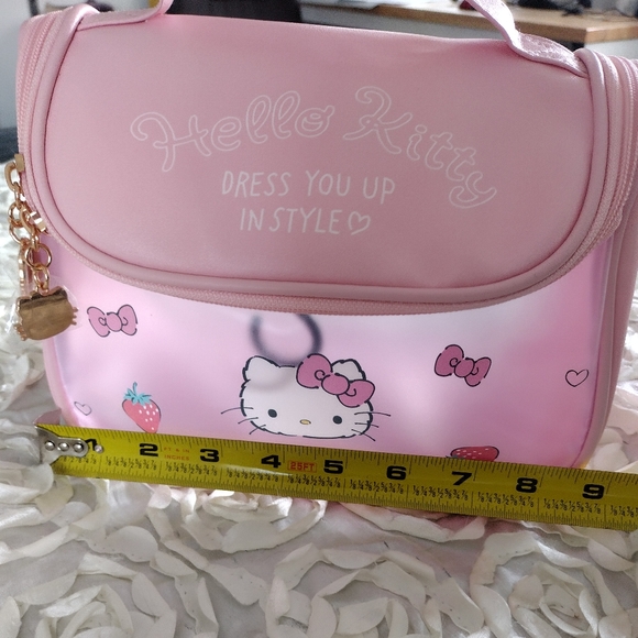 Hello Kitty makeup bag. - Picture 7 of 9
